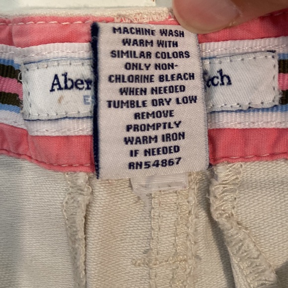 Abercrombie & Fitch 00 khaki shorts - Picture 4 of 4